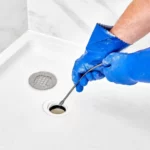 Douche qui stagne : bouchon ou réseau ? Diagnostic rapid